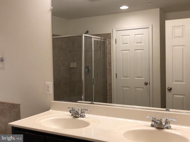 Foto del edificio - 25549 Feltre Terrace