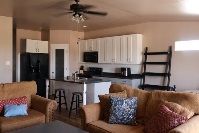Building Photo - Cute Horse property  2/1 in Shallowater