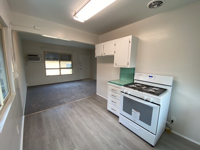 Foto del edificio - 4731 Lincoln Ave