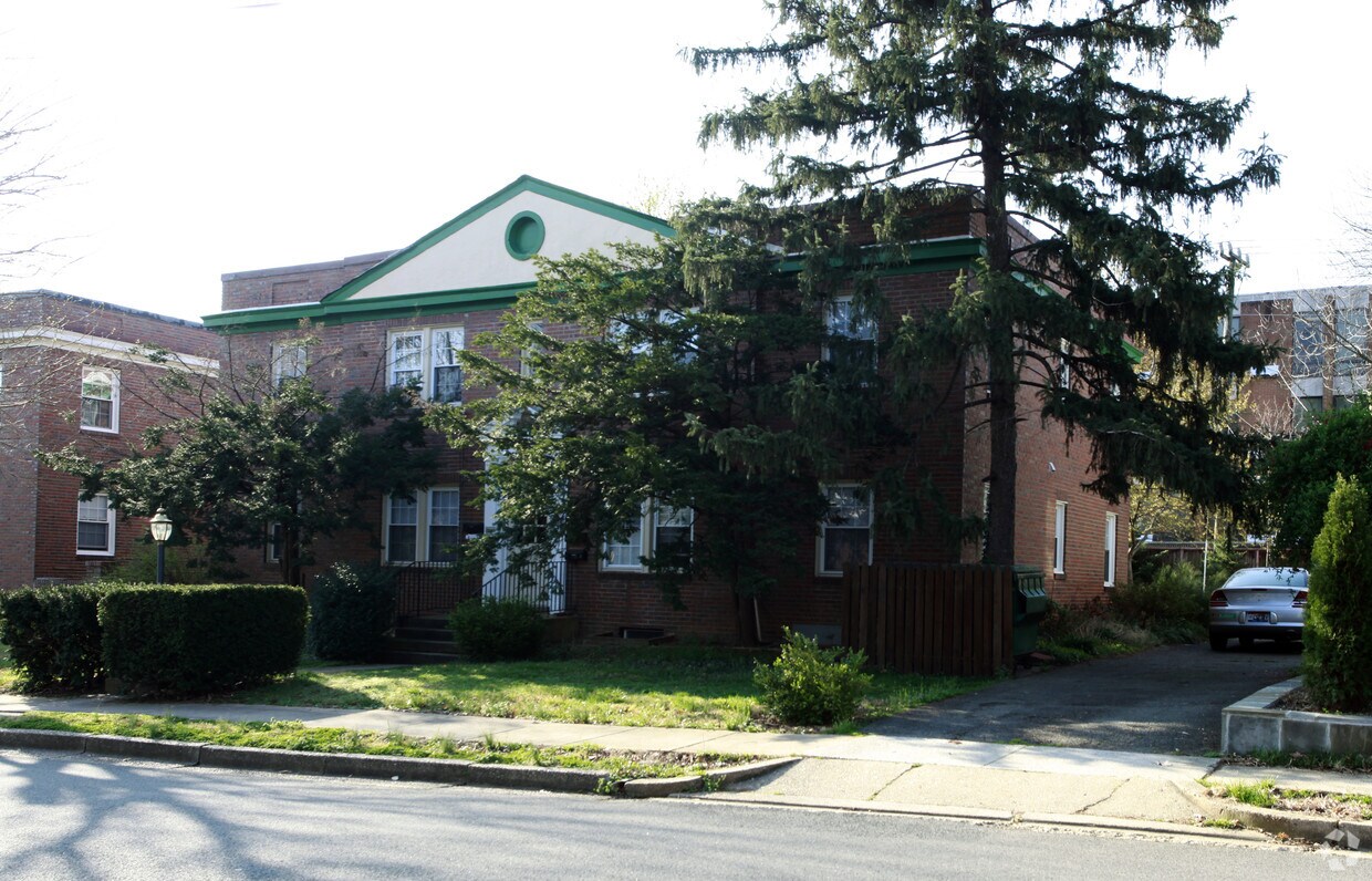 Building Photo - 710 22nd St
