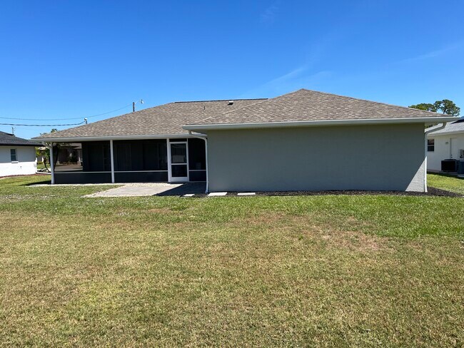 Foto del edificio - 23367 Weaver Ave