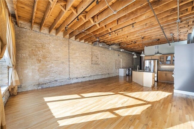 Building Photo - 411 Brazos St