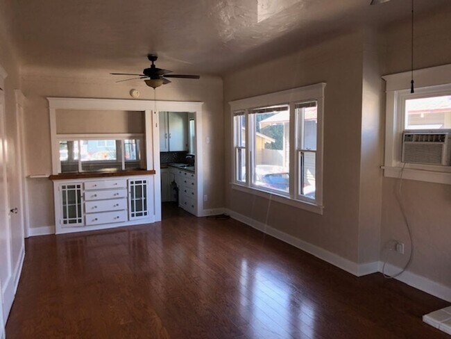 Foto del edificio - 1144 E Appleton St