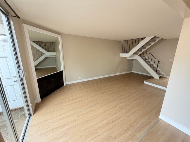 Building Photo - 2 BED 1.5 BATH CONDO IN WALNUT CREEK