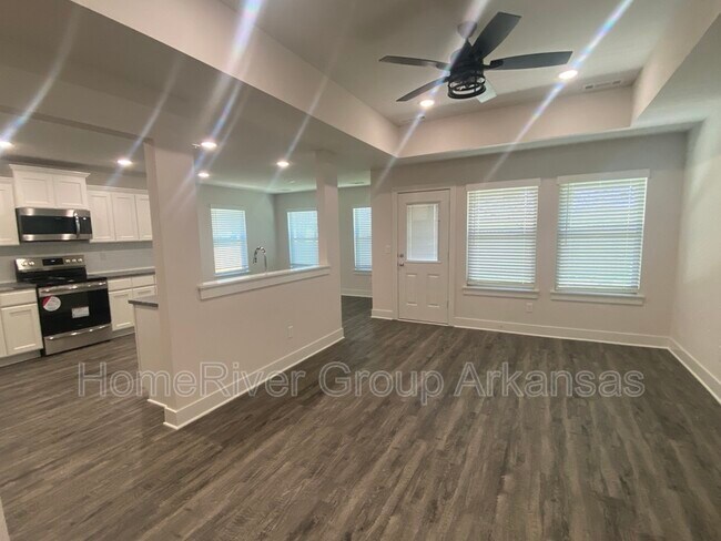 Building Photo - 1404 Love Ln