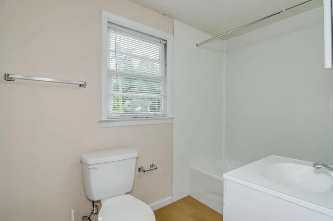 Bathroom - 1732 Telfair St