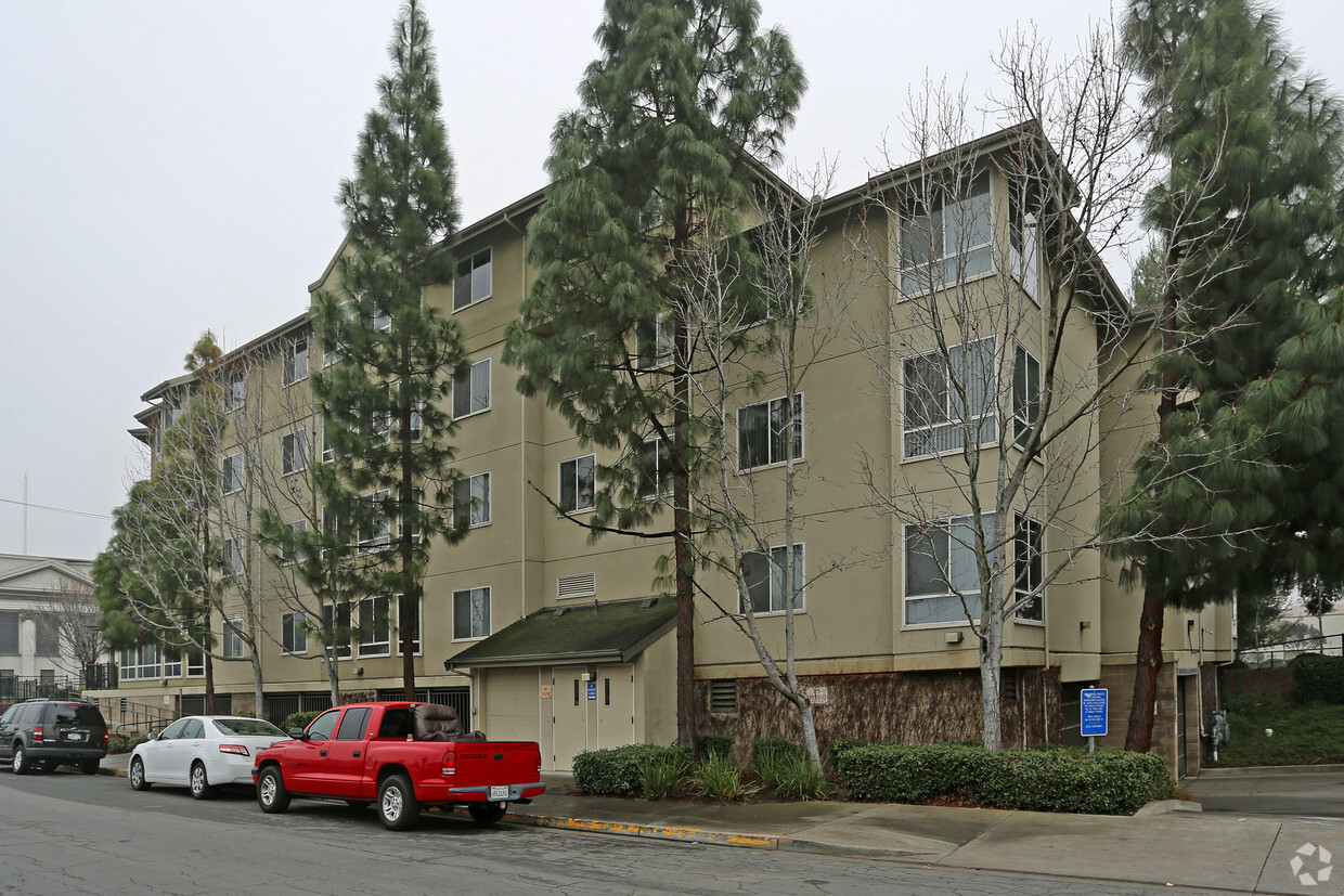 Foto del edificio - The Salvation Army Silvercrest Residence