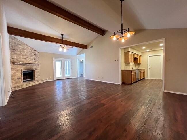 Foto del edificio - 5318 Crossridge Dr