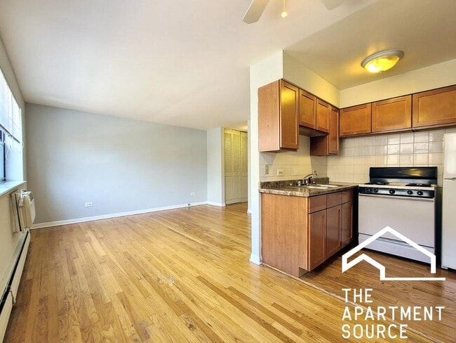 Building Photo - 510 W Briar Pl