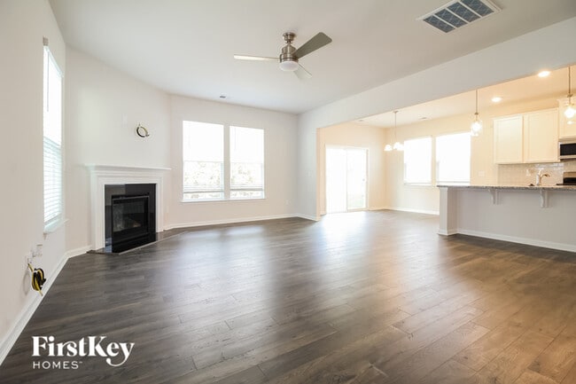 Foto del edificio - 400 Ashborne Ln