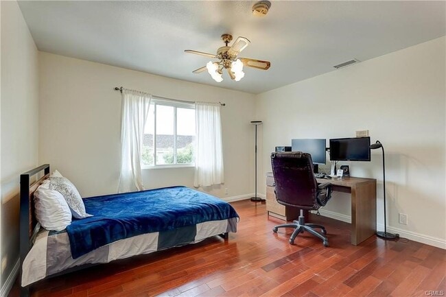 Foto del edificio - 32 Blazing Star