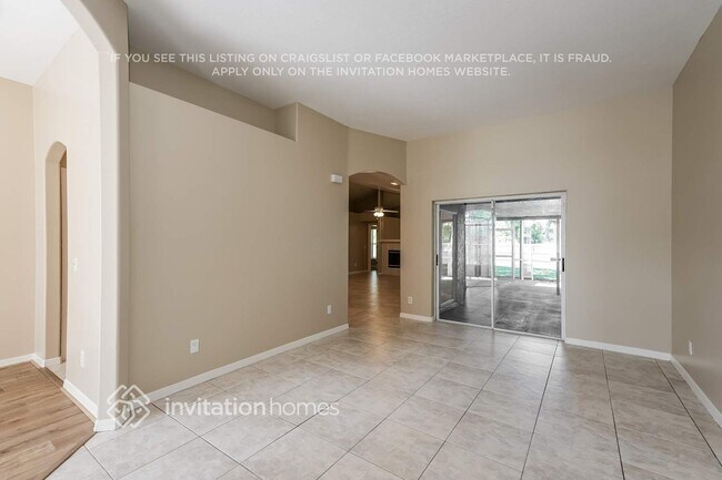 Foto del edificio - 2223 Towering Oaks Cir