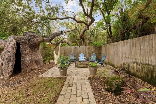 Building Photo - 1345 Bayshore Dr