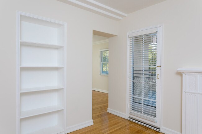 Building Photo - 1750 Huntington Dr