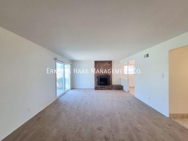 Building Photo - Beautiful 3 bedroom 2 Bath home in Prime C...