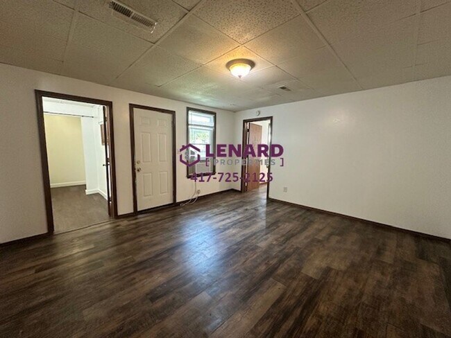 Building Photo - Walnut - Workizer