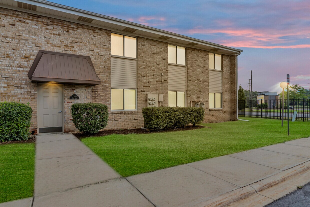 Foto principal - 1705 Robin Cir