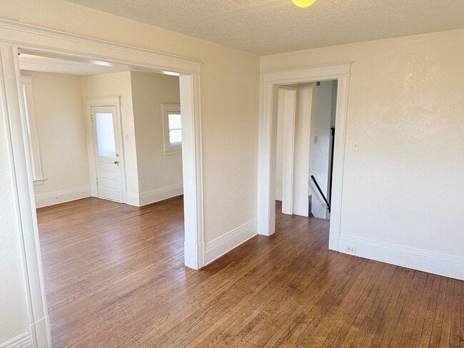 Building Photo - 411 W Washington Ave