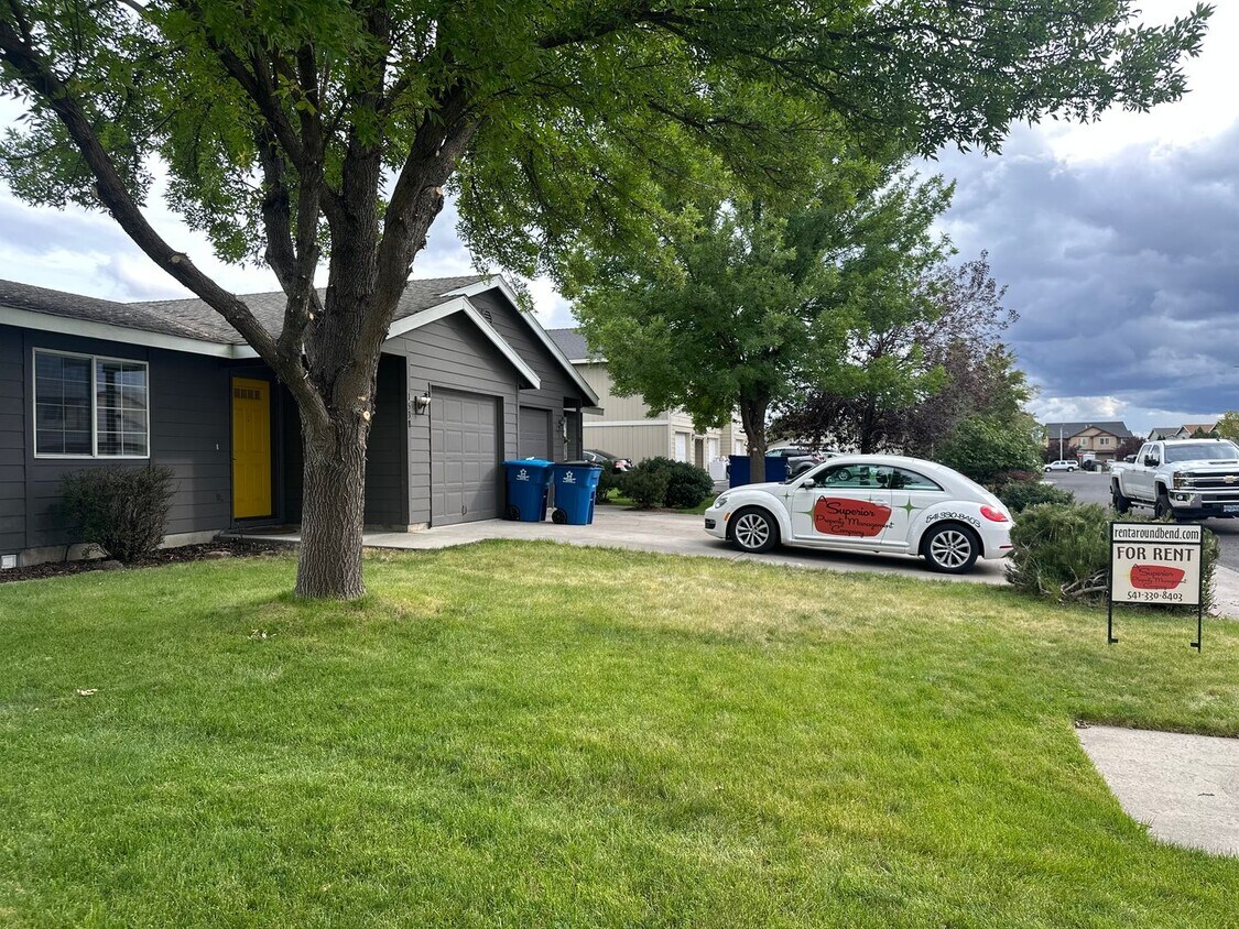 Primary Photo - NE 7th St Duplex - 00000-07TH-00