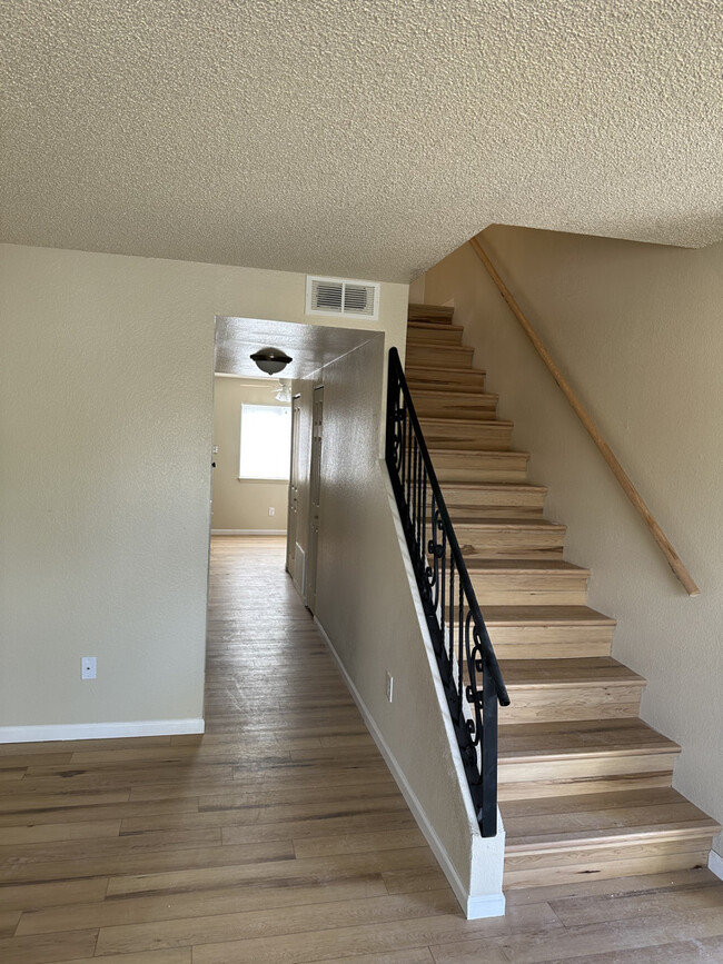Foto del edificio - 631 Highline Dr