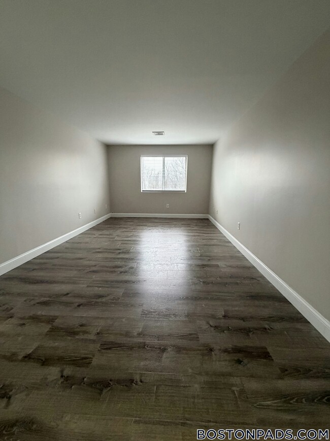 Building Photo - 4000 N Main St