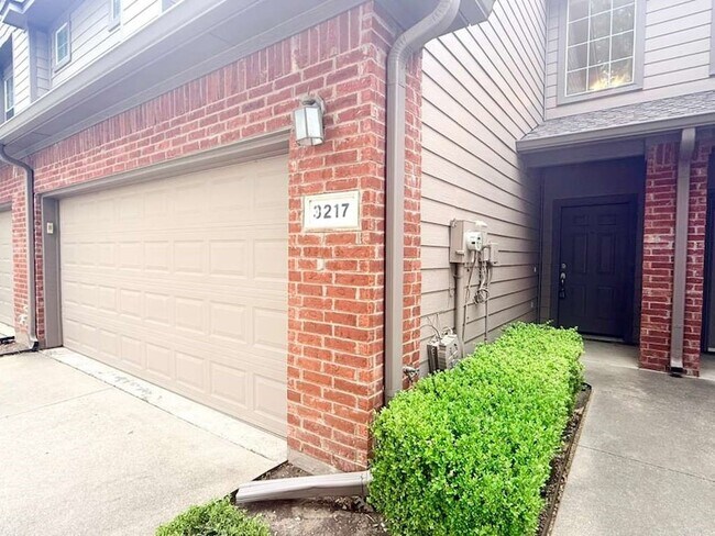 Foto del edificio - 3217 Judge Holland Ln