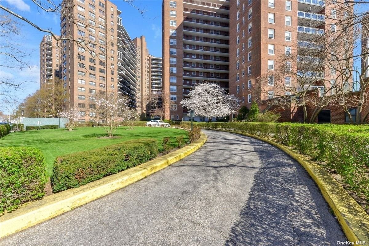 Foto principal - 98-20-98-62 62nd Dr