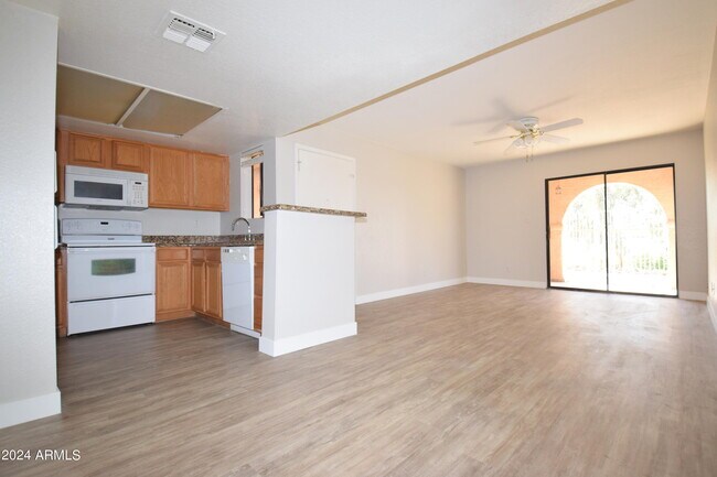 Building Photo - 5757 W Eugie Ave