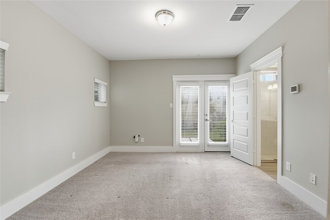 Building Photo - 819 Algona Ave