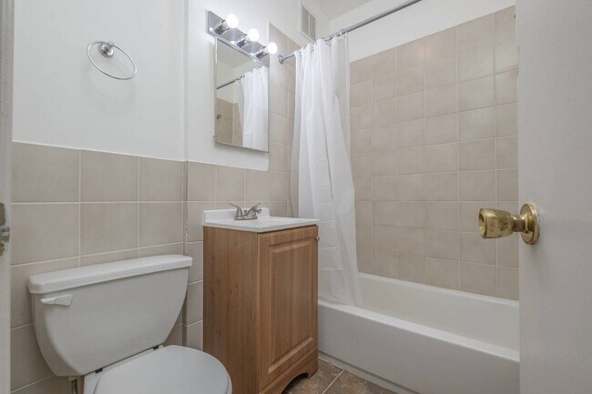 Foto del edificio - 5511 N Kenmore Ave