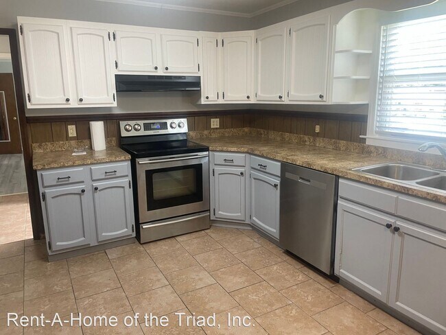 Building Photo - 4 br, 2 bath House - 5028 Langside Road