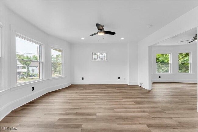 Building Photo - 10222 Parkgate Ave
