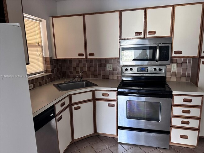Building Photo - 2526 Carambola Cir N