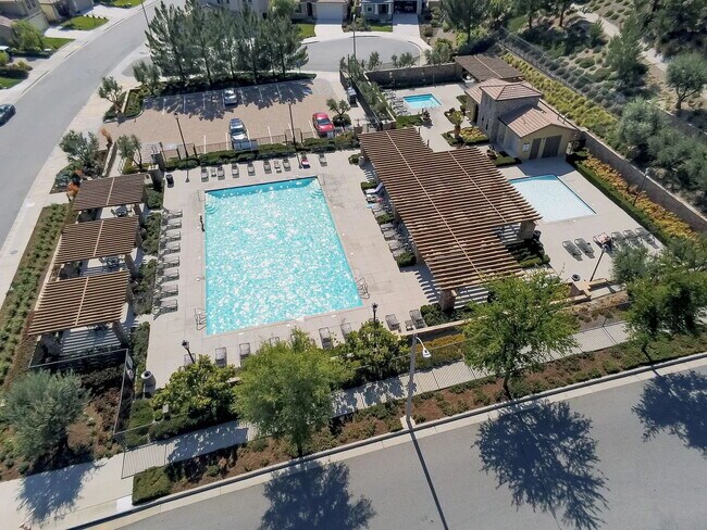 Building Photo - Immaculate 5-Bedroom Executive Home in Desirable Plum Canyon