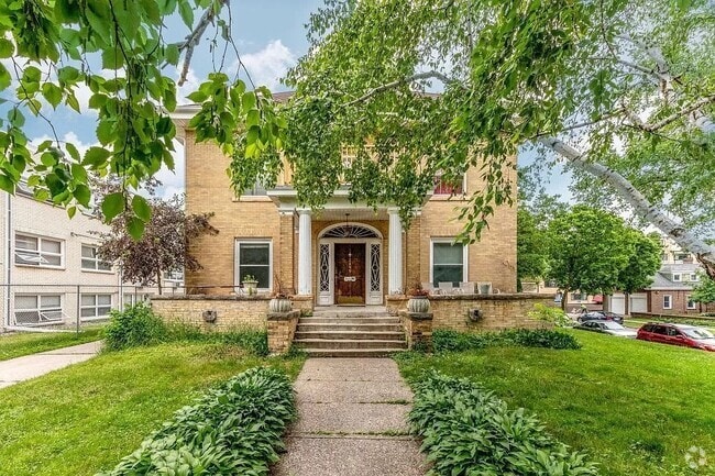 Building Photo - 2449 Pillsbury Ave S