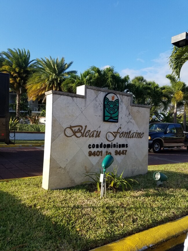 Building Photo - 9447 Fontainebleau Blvd