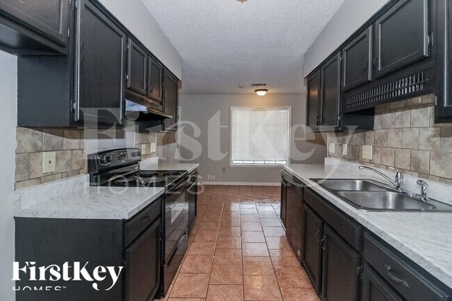 Foto del edificio - 6614 Red Birch Dr