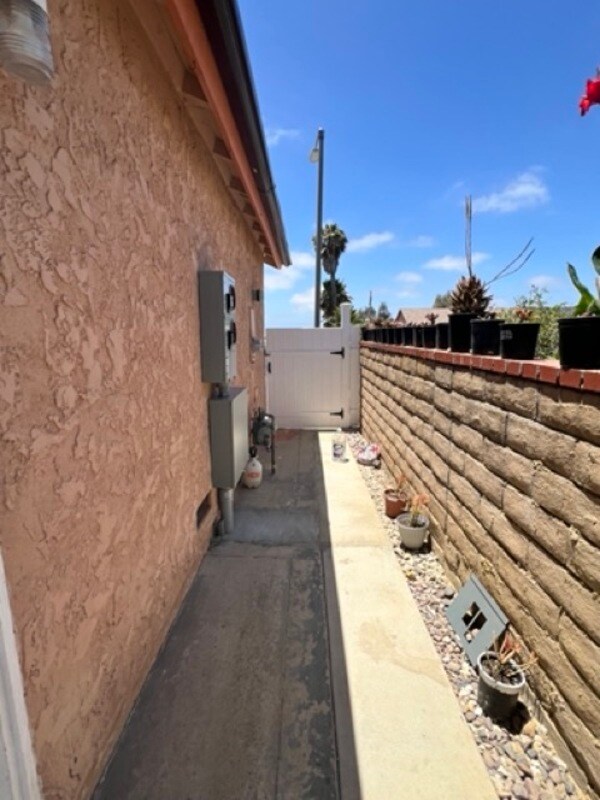 Building Photo - 1529 Duarte Pl
