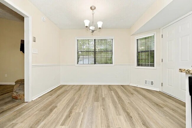 Foto del edificio - 124 Fairview Way