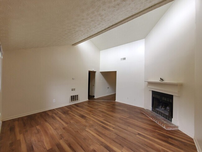 Building Photo - 131/133 Loblolly Dr