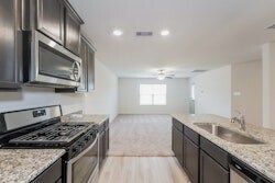 Foto del edificio - 21163 Titian Dr.