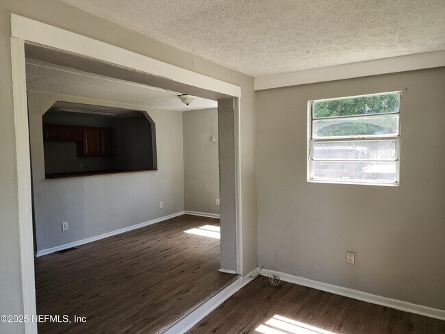 Foto del edificio - 1437 E 24th St