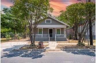 Building Photo - 1412 Hays St