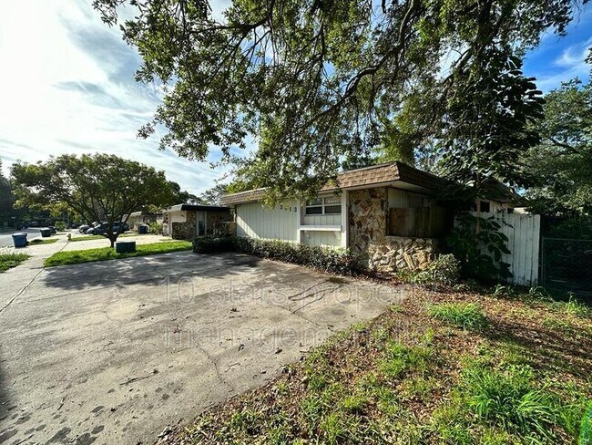 Foto del edificio - 3413 Sherwood Dr
