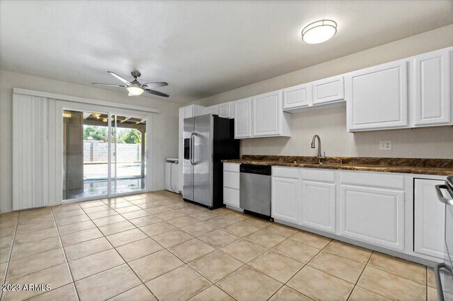 Building Photo - 3038 E Corrine Dr