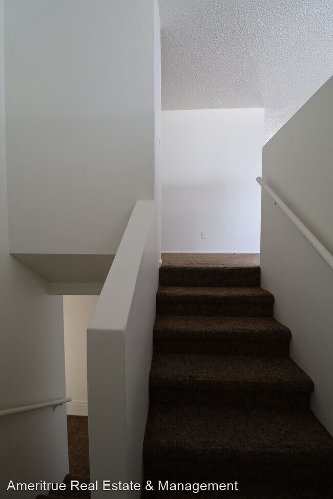 Foto del edificio - 5 br, 2 bath House - 170 W 300 N