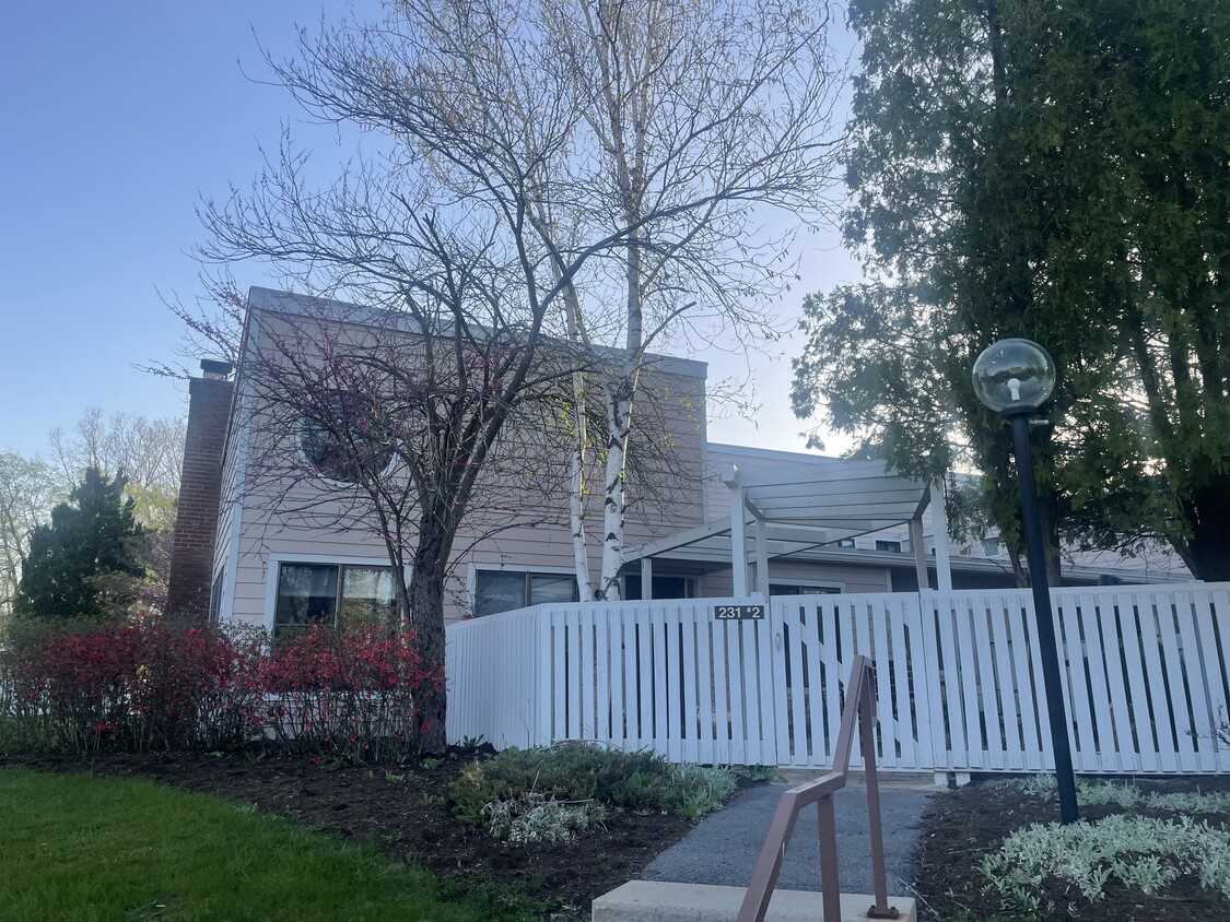 Primary Photo - 231 Strawberry Hill Cir