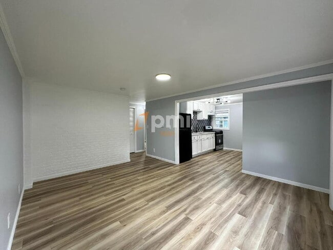 Building Photo - 2927 Silverbrook Ave