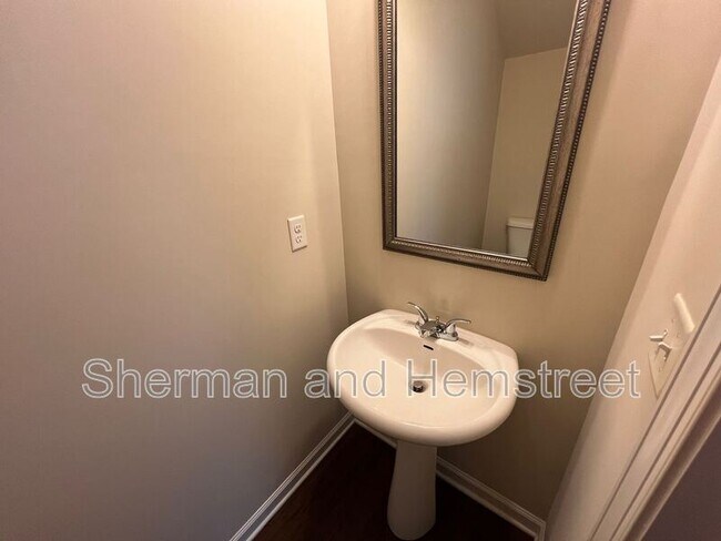 Building Photo - 204 Joiner Cir