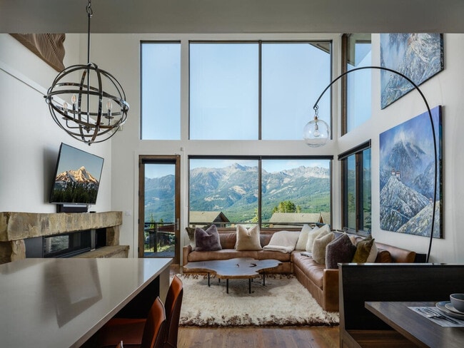 Building Photo - 6 Silver Peaks Dr